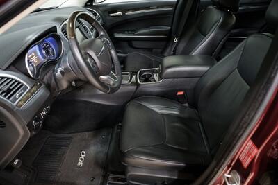 2015 Chrysler 300C   - Photo 14 - Sylvania, OH 43560