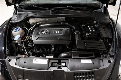 2013 Volkswagen Beetle Convertible Turbo - Photo 31 - Sylvania, OH 43560