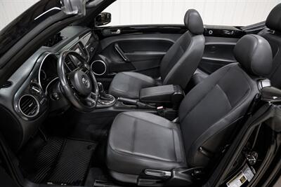 2013 Volkswagen Beetle Convertible Turbo - Photo 8 - Sylvania, OH 43560