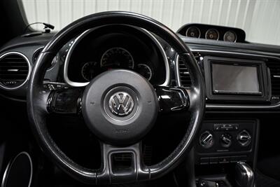 2013 Volkswagen Beetle Convertible Turbo - Photo 18 - Sylvania, OH 43560
