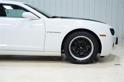 2013 Chevrolet Camaro LS   - Photo 16 - Sylvania, OH 43560