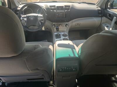 2011 Toyota Highlander   - Photo 10 - Mesa, AZ 85210