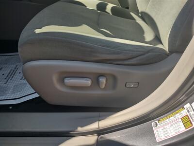 2011 Toyota Highlander   - Photo 8 - Mesa, AZ 85210
