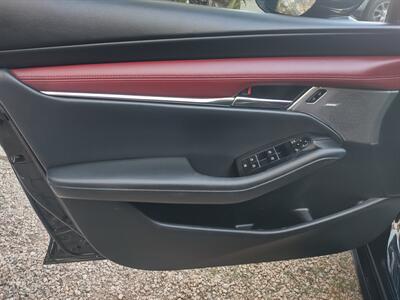 2021 Mazda Mazda3 Hatchback Premium - Photo 6 - Mesa, AZ 85210