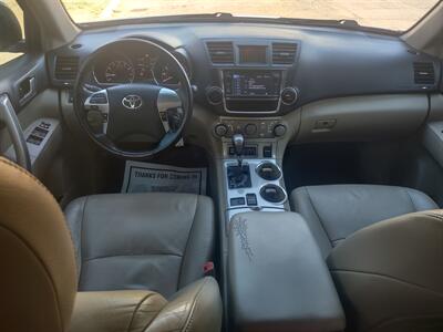 2013 Toyota Highlander Plus   - Photo 7 - Mesa, AZ 85210