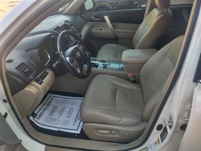 2013 Toyota Highlander Plus   - Photo 10 - Mesa, AZ 85210
