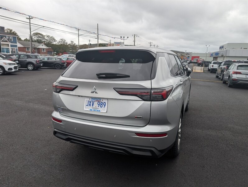 2025 Mitsubishi Outlander ES - Photo 4 - St John's, NL A1B 1C2