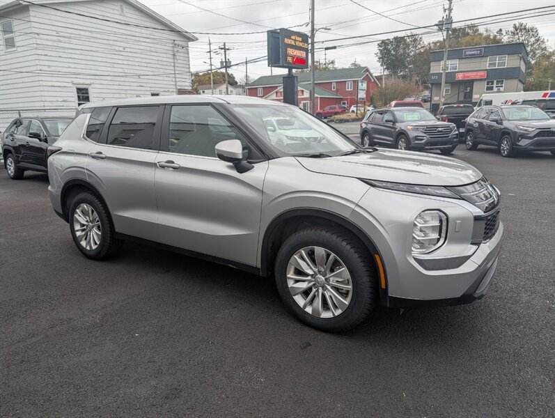 2025 Mitsubishi Outlander ES - Photo 3 - St John's, NL A1B 1C2