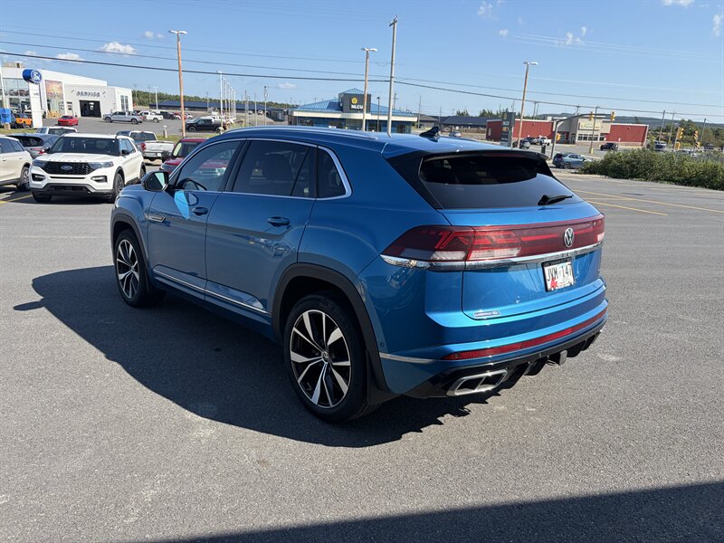 2024 Volkswagen Atlas Cross Sport SEL Premium R-Line 4Motion - Photo 4 - Clarenville, NL A5A 2C4