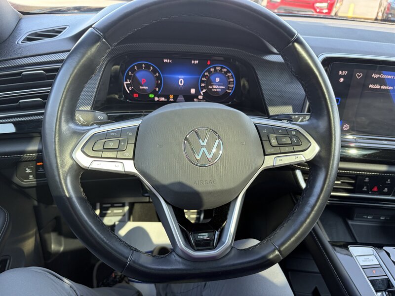 2024 Volkswagen Atlas Cross Sport SEL Premium R-Line 4Motion - Photo 12 - Clarenville, NL A5A 2C4