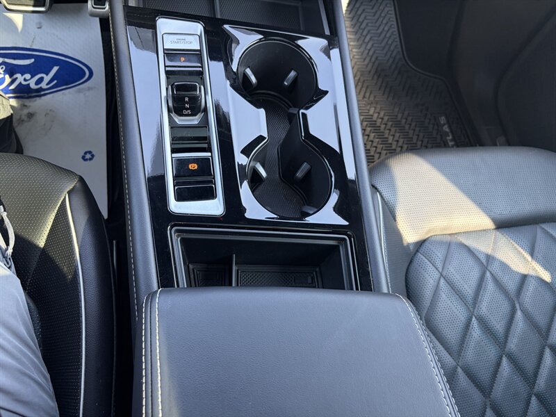 2024 Volkswagen Atlas Cross Sport SEL Premium R-Line 4Motion - Photo 9 - Clarenville, NL A5A 2C4