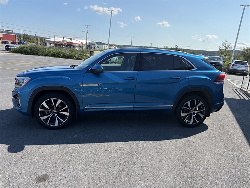 2024 Volkswagen Atlas Cross Sport SEL Premium R-Line 4Motion - Photo 3 - Clarenville, NL A5A 2C4