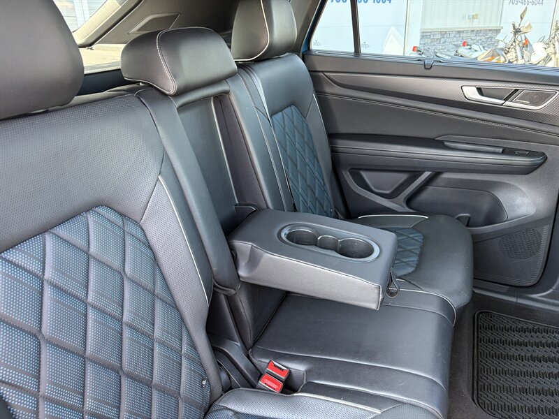 2024 Volkswagen Atlas Cross Sport SEL Premium R-Line 4Motion - Photo 19 - Clarenville, NL A5A 2C4