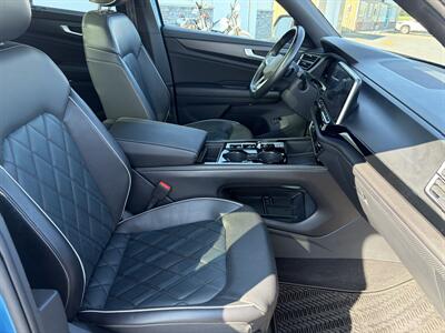 2024 Volkswagen Atlas Cross Sport SEL Premium R-Line 4Motion - Photo 6 - Clarenville, NL A5A 2C4