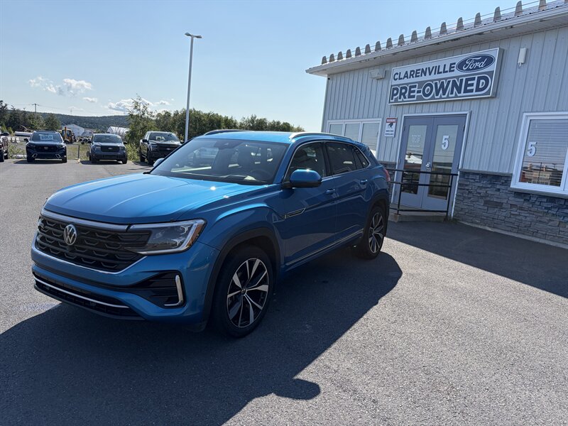 2024 Volkswagen Atlas Cross Sport SEL Premium R-Line 4Motion - Photo 2 - Clarenville, NL A5A 2C4