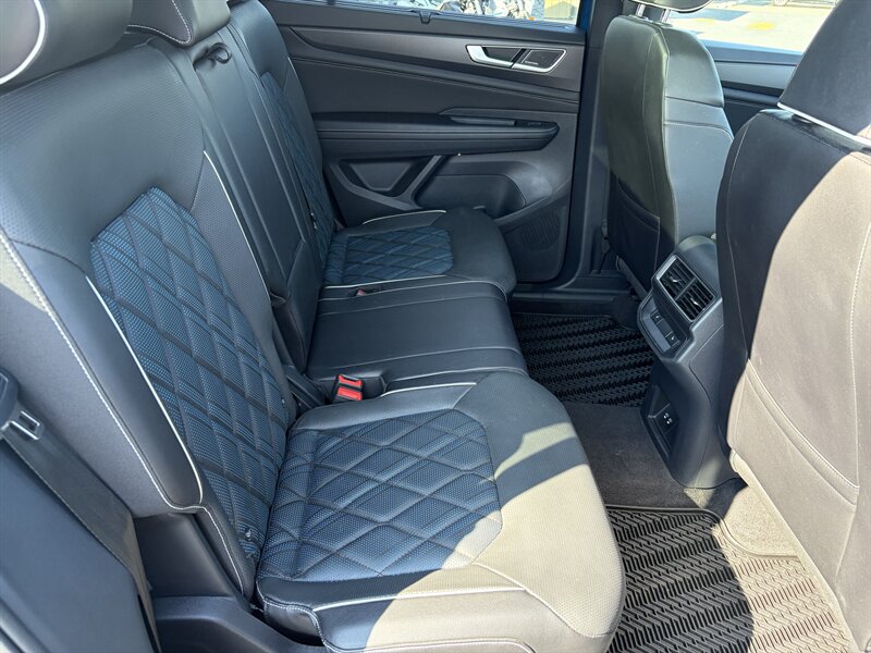 2024 Volkswagen Atlas Cross Sport SEL Premium R-Line 4Motion - Photo 18 - Clarenville, NL A5A 2C4
