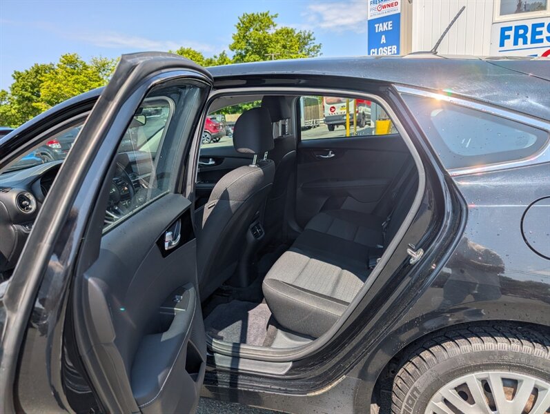 2021 Kia Forte5 EX - Photo 9 - St John's, NL A1B 1C2