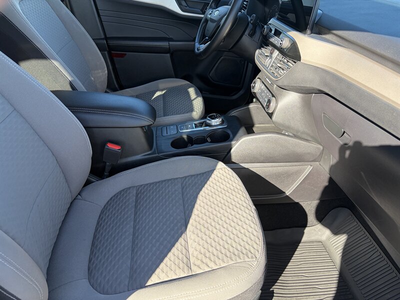 2022 Ford Escape SE - Photo 7 - Clarenville, NL A5A 2C4