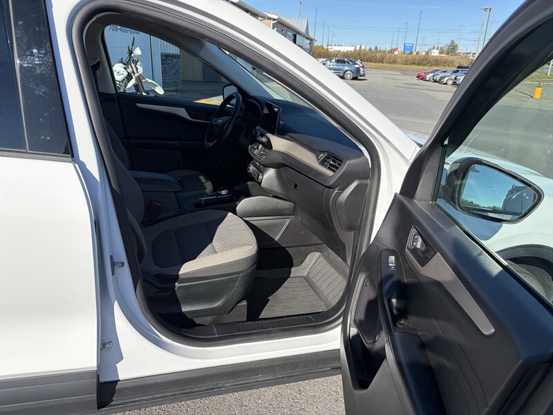 2022 Ford Escape SE - Photo 5 - Clarenville, NL A5A 2C4