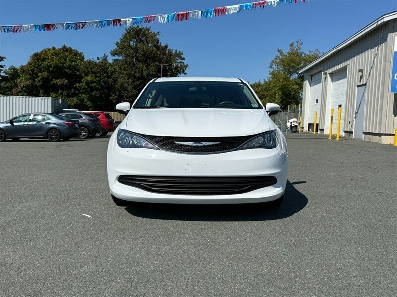 2020 Chrysler Pacifica LX - Photo 2 - St John's, NL A1B 1C2