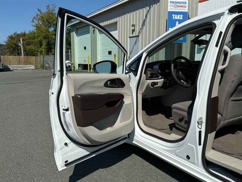 2020 Chrysler Pacifica LX   - Photo 14 - St John's, NL A1B 1C2