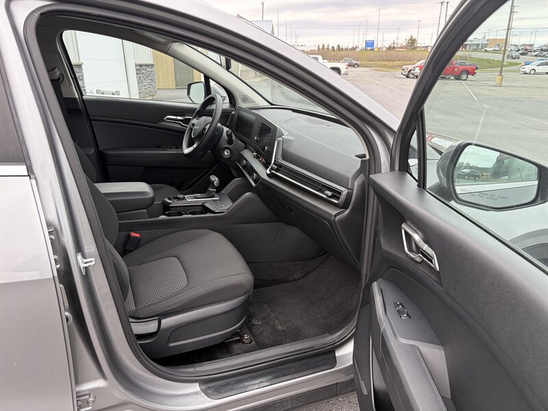 2024 Kia Sportage LX - Photo 5 - Clarenville, NL A5A 2C4