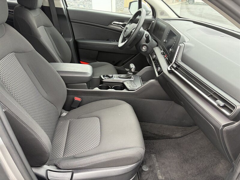 2024 Kia Sportage LX - Photo 6 - Clarenville, NL A5A 2C4