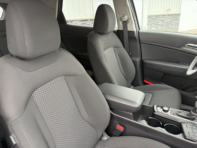 2024 Kia Sportage LX - Photo 7 - Clarenville, NL A5A 2C4