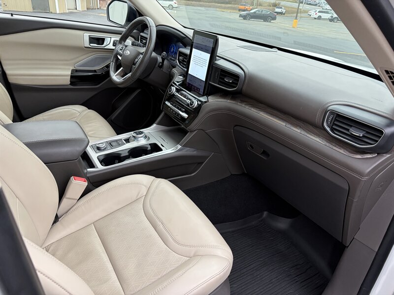 2022 Ford Explorer Platinum - Photo 8 - Clarenville, NL A5A 2C4