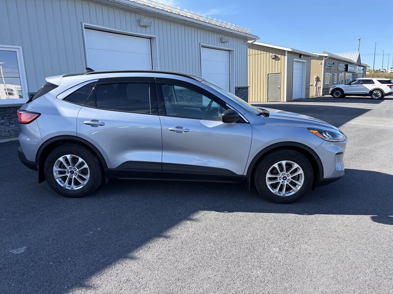 2022 Ford Escape Hybrid SE - Photo 3 - Clarenville, NL A5A 2C4