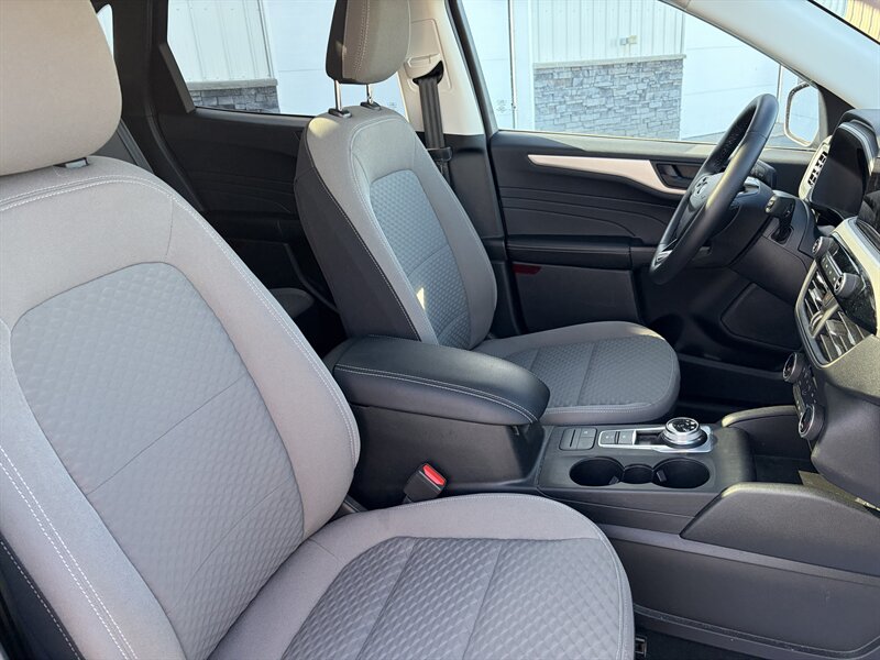 2022 Ford Escape Hybrid SE - Photo 7 - Clarenville, NL A5A 2C4