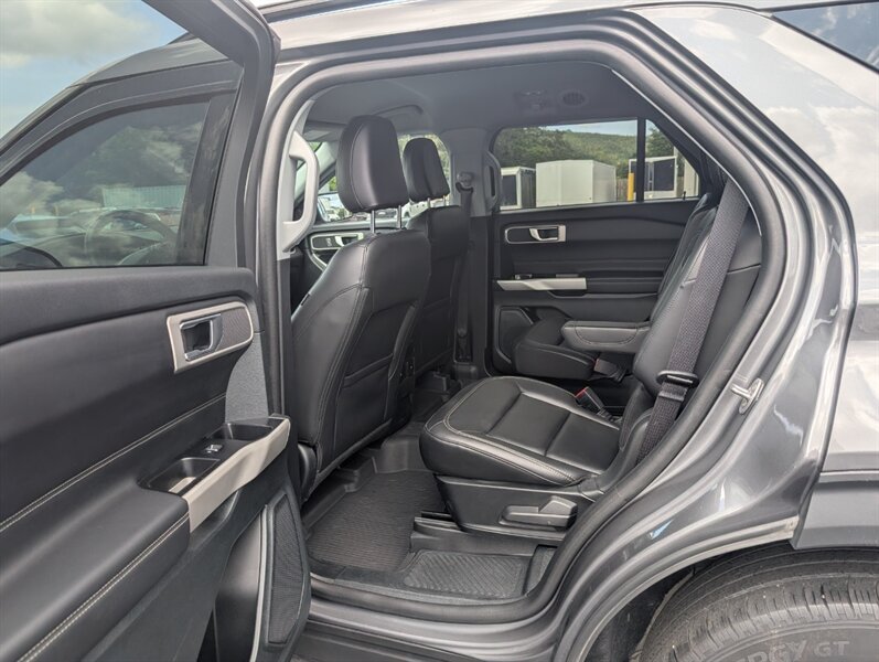 2024 Ford Explorer XLT - Photo 7 - St John's, NL A1B 1C2