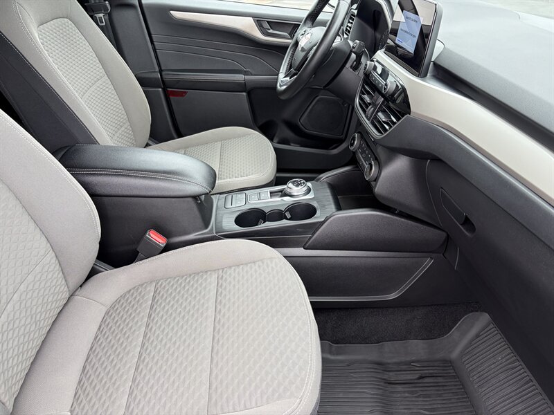 2022 Ford Escape SE - Photo 7 - Clarenville, NL A5A 2C4