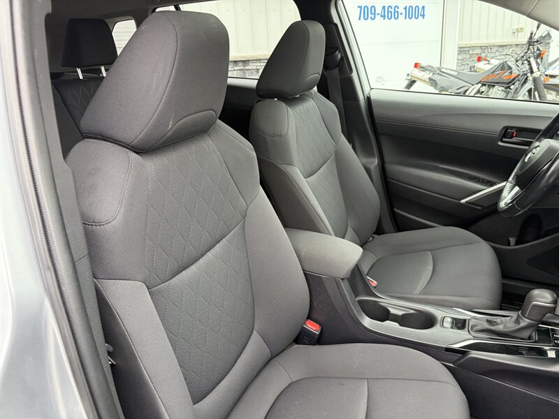 2022 Toyota Corolla Cross LE - Photo 6 - Clarenville, NL A5A 2C4