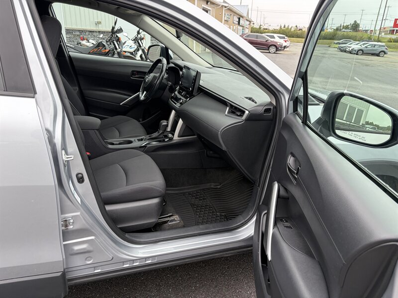 2022 Toyota Corolla Cross LE - Photo 5 - Clarenville, NL A5A 2C4
