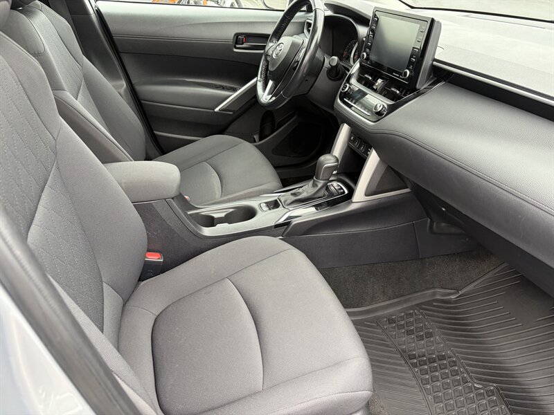 2022 Toyota Corolla Cross LE - Photo 7 - Clarenville, NL A5A 2C4