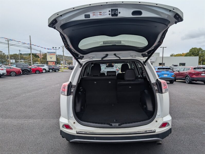 2018 Toyota RAV4 Limited - Photo 6 - St John's, NL A1B 1C2