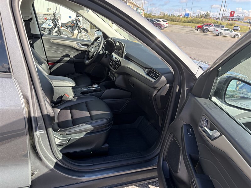2022 Ford Escape SEL - Photo 4 - Clarenville, NL A5A 2C4