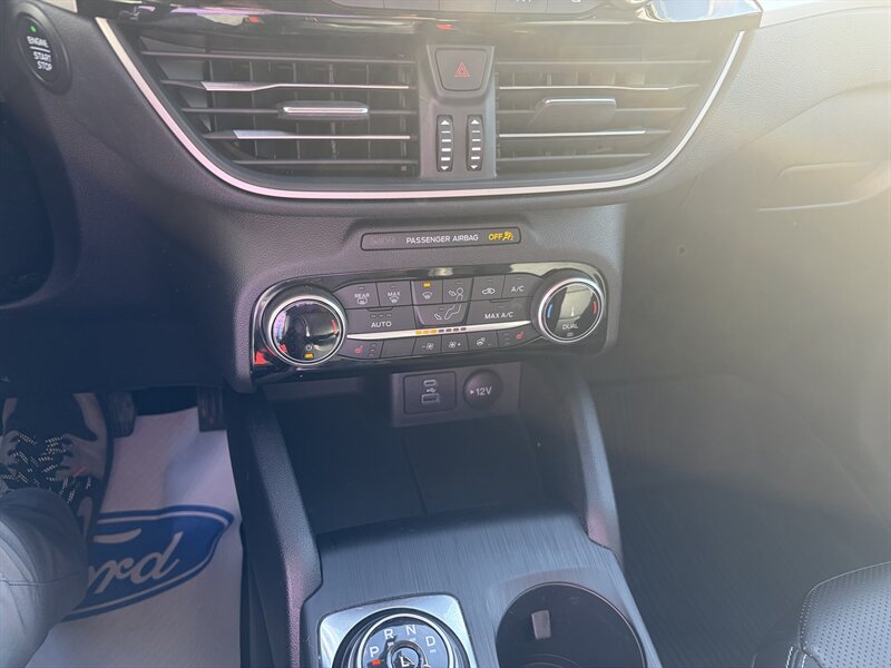 2022 Ford Escape SEL - Photo 8 - Clarenville, NL A5A 2C4