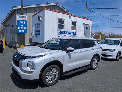 2024 Mitsubishi Outlander ES 7 Seater   - Photo 2 - St John's, NL A1B 1C2