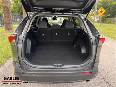 2020 Toyota RAV4 XLE   - Photo 17 - Miami, FL 33165