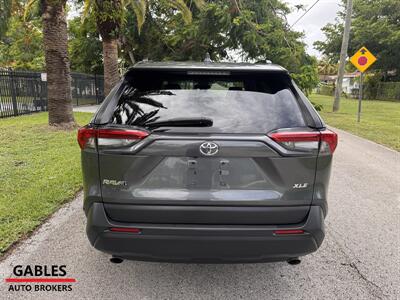 2020 Toyota RAV4 XLE   - Photo 10 - Miami, FL 33165