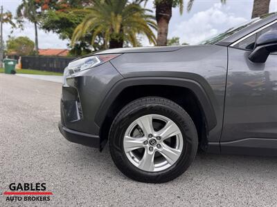 2020 Toyota RAV4 XLE   - Photo 14 - Miami, FL 33165