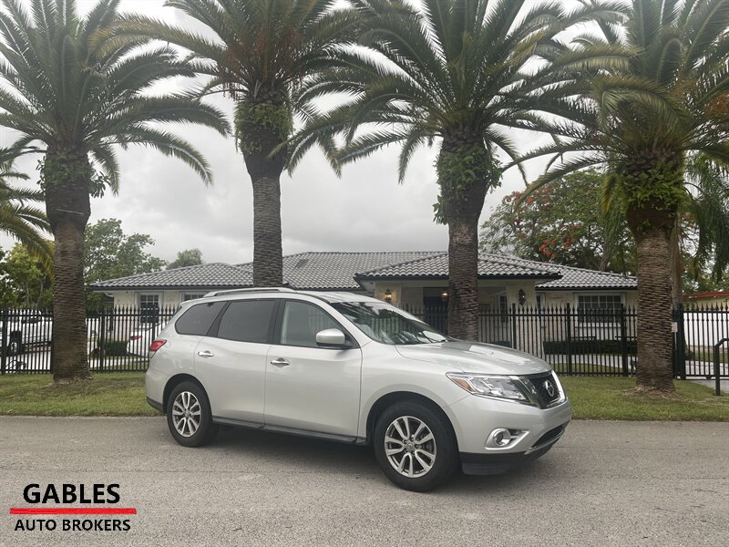 2016 Nissan Pathfinder SV - Photo 1 - Miami, FL 33165