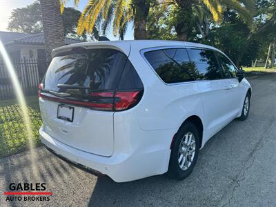 2026 Chrysler Pacifica Select - Photo 8 - Miami, FL 33165