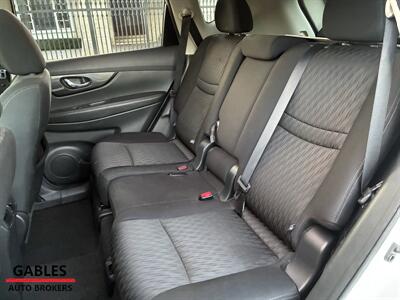 2017 Nissan Rogue SV   - Photo 22 - Miami, FL 33165