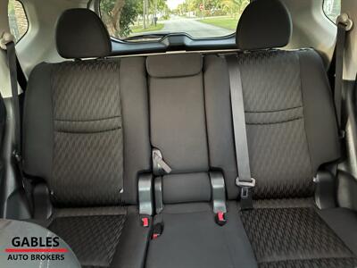 2017 Nissan Rogue SV   - Photo 20 - Miami, FL 33165
