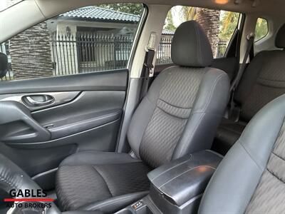 2017 Nissan Rogue SV   - Photo 19 - Miami, FL 33165