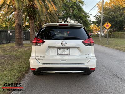 2017 Nissan Rogue SV   - Photo 6 - Miami, FL 33165