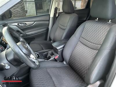 2017 Nissan Rogue SV   - Photo 18 - Miami, FL 33165